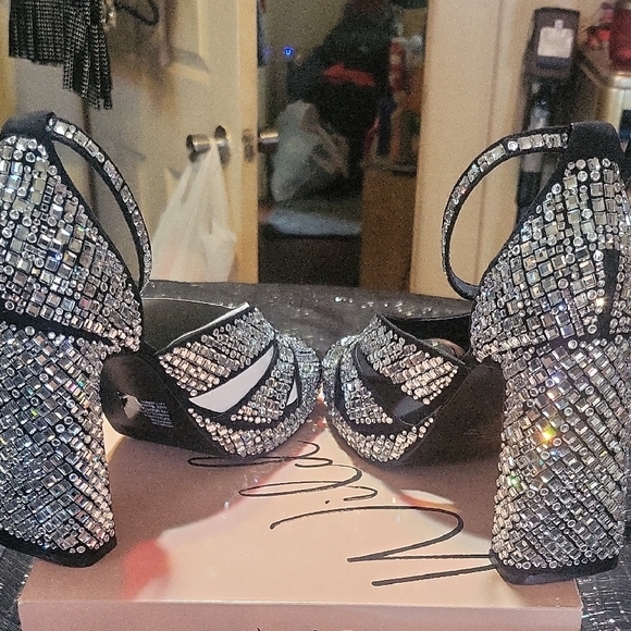 Brand New Wild Pair Black Rhinestone Women's Heels - Picture 6 of 7